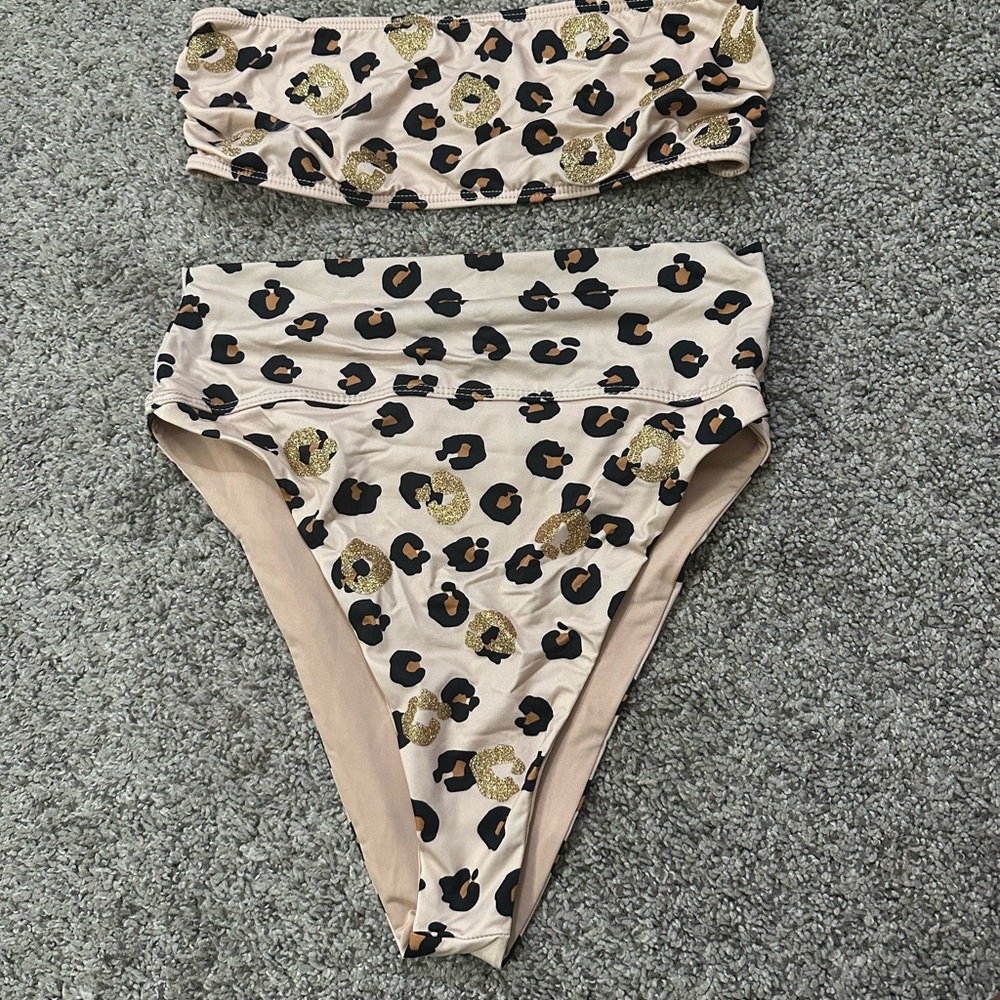 Beach Riot Leopard Bikini. Gold accents. Size medium. New without tags.